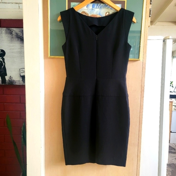 Emilio Pucci Black Sleeveless Sheath Mini Dress - Picture 2 of 10